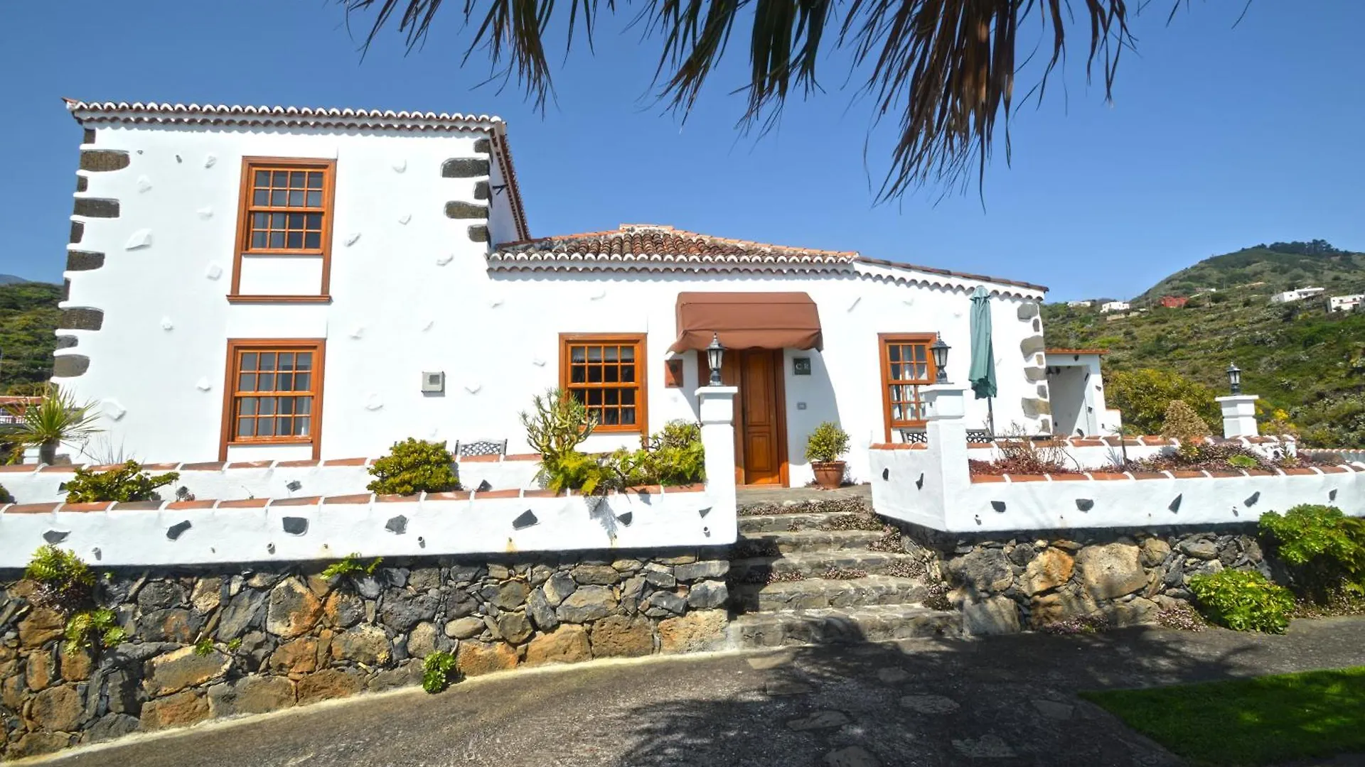 Simon Villa Barlovento